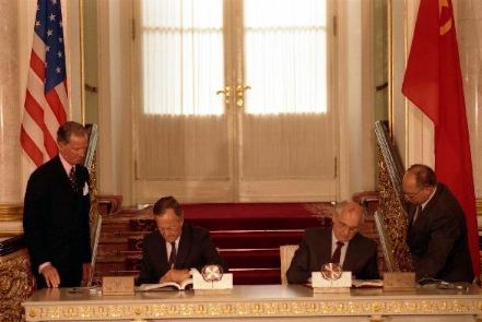 George Bush and Mikhail Gorbachev sign the START I Agreement