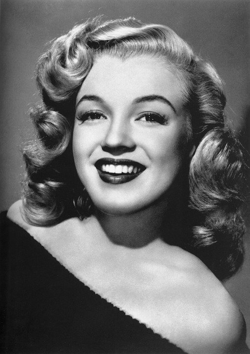 Marilyn Monroe’s profile in black and white