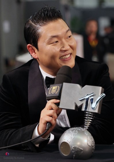 PSY takes over Hollywood