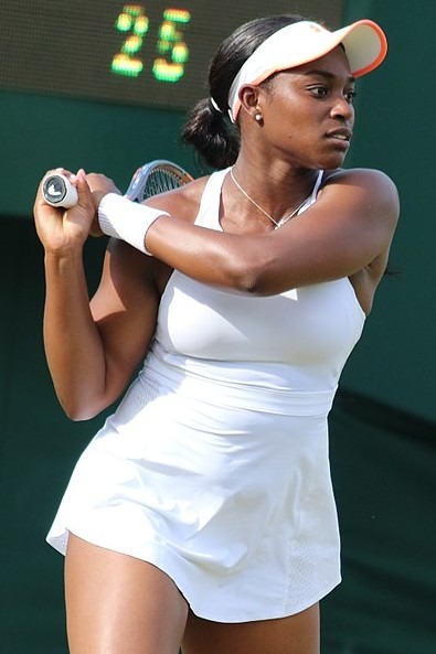 Sloane Stephens defeats Serena Williams