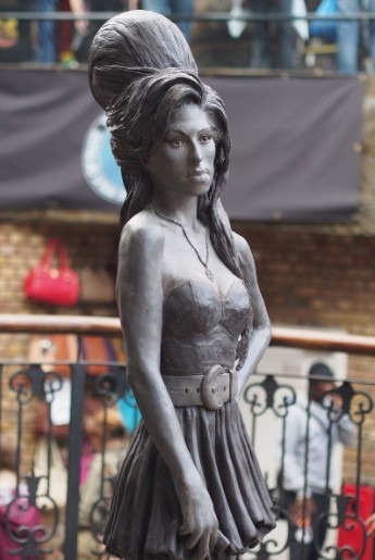 Statue of Amy Winehouse