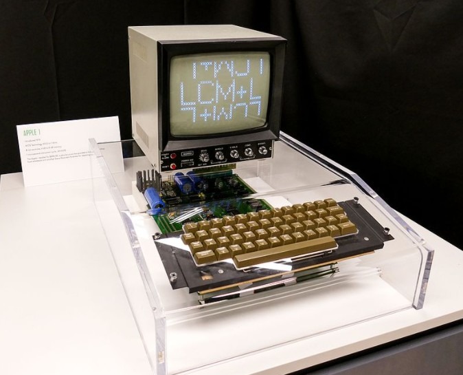 the first computer made by Apple