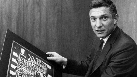 Robert_Noyce_with_Motherboard