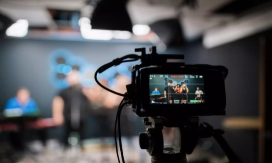How To Select The Best Live Broadcasting Platform