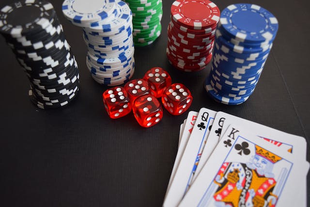 How Online Gambling is Popular among Many Players Today