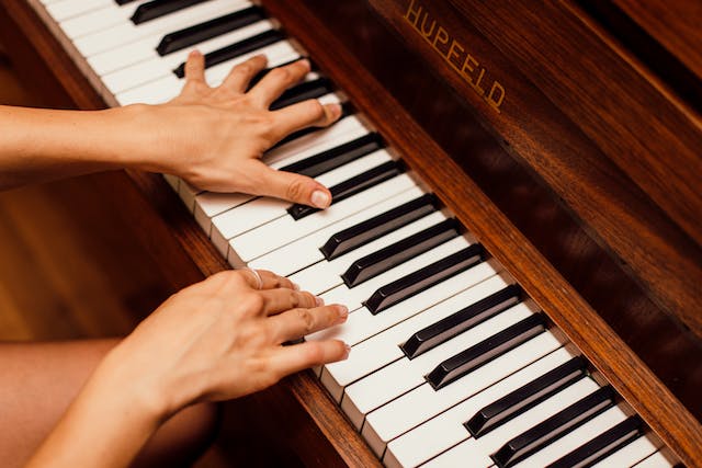 How Exactly Do Online Piano Lessons Work?
