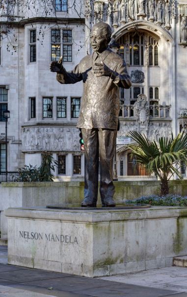 Statue_of_Nelson_Mandela,_Parliament_Square
