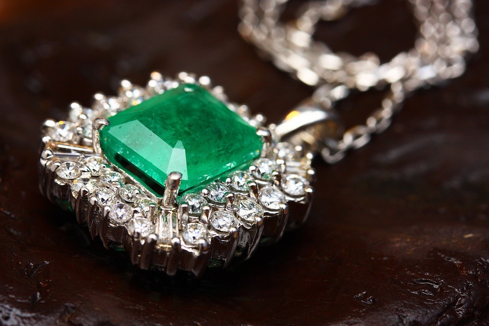 The Allure of Green Emeralds A Closer Look at Their Beauty and Value