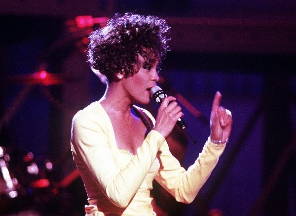 Houston performing "Saving All My Love for You" at the Welcome Home Heroes concert in 1991
