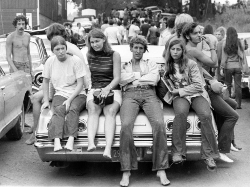 Young people near the Woodstock music festival in August 1969