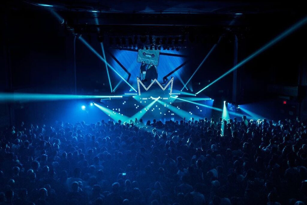 From Holo to Dayglow: Your Ultimate Guide to Rave Outfits and ...