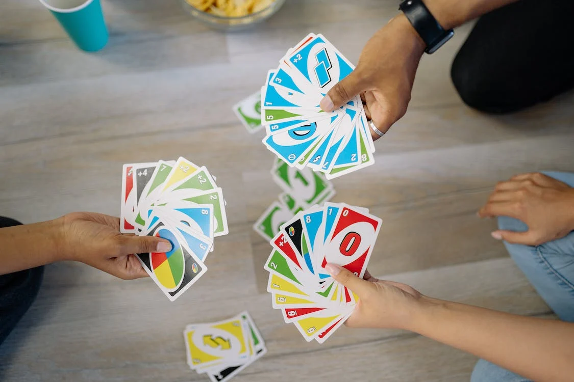 group of friends playing UNO