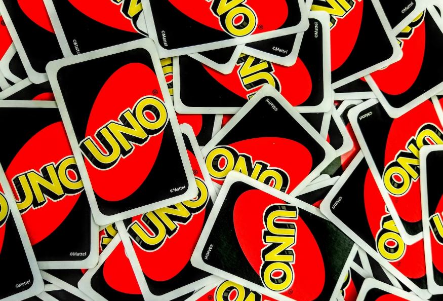 pile of UNO cards