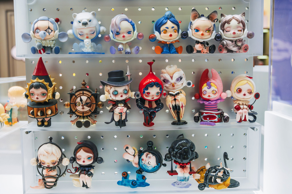 A mystery box or a pop art-style invisible box, a cute character in a shop window. Da Nang, Vietnam, November 30, 2024
